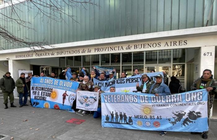 I veterani continentali hanno protestato nella legislatura di Buenos Aires