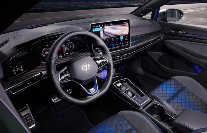 Volkswagen Golf R (MY2025): aggiornamento estetico, più tecnologia e 333 CV per la versione più sportiva