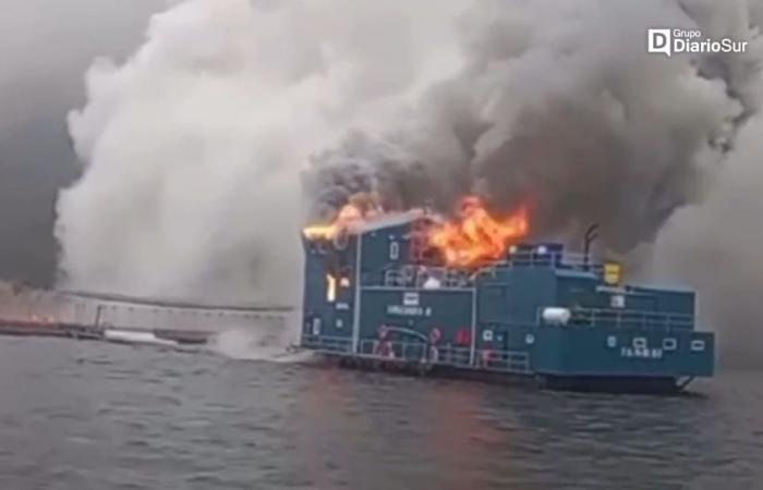 Incendio sul pontone dell’allevamento di salmoni di Puerto Aysén