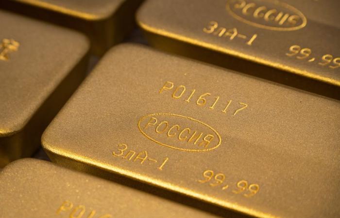 Il prezzo dell’oro si mantiene vicino ai minimi di due settimane mentre gli investitori attendono i dati sull’inflazione statunitense