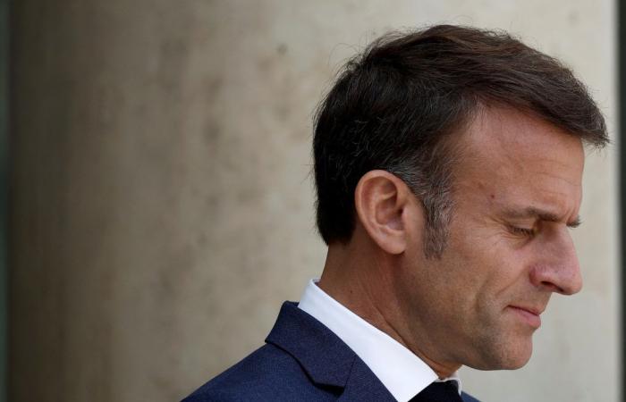 Il presidente Emmanuel Macron abbandonato dal suo stesso popolo e sempre più solo