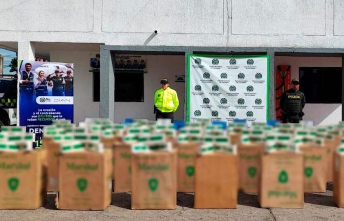 La polizia colombiana ha colpito le reti di contrabbando di sigarette e scarpe a Cali, Bogotá e La Guajira