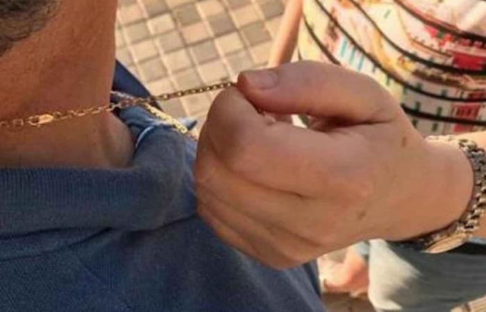Nel video, una catena d’oro è stata rubata a un uomo d’affari a Bucaramanga