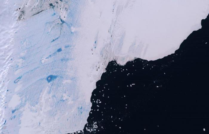 Le piattaforme di ghiaccio antartiche contengono il doppio dell’acqua di fusione di quanto si pensasse in precedenza