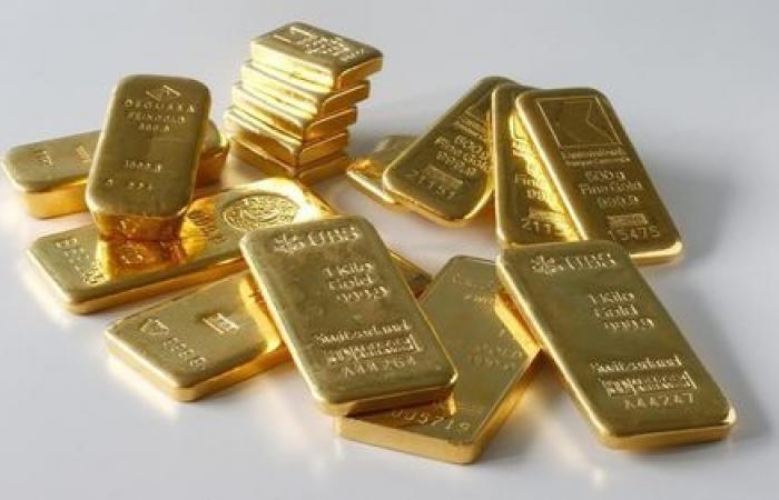 Il prezzo dell’oro si avvia verso un aumento trimestrale; l’attenzione è focalizzata sui dati sull’inflazione