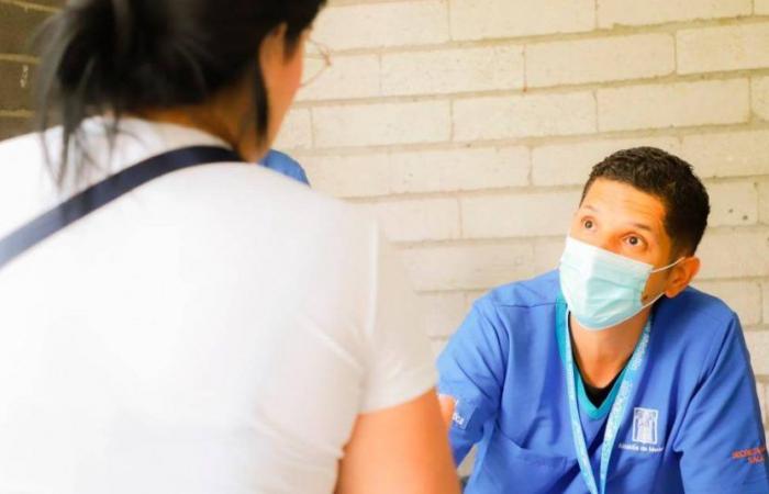 I casi di epatite A a Medellín sono in calo, ma le autorità ribadiscono l’appello a prevenire le infezioni