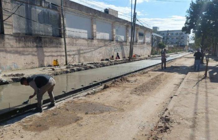 È stata completata la pavimentazione di metà strada della via Pampín