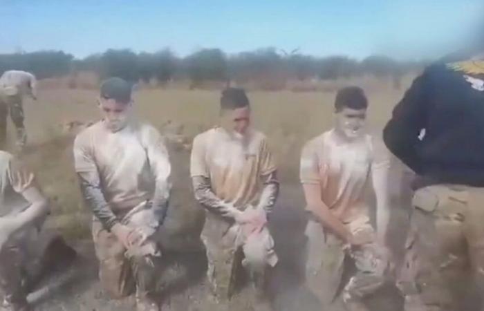 VIDEO: 35 soldati feriti dopo essere stati “battezzati” con la calce viva