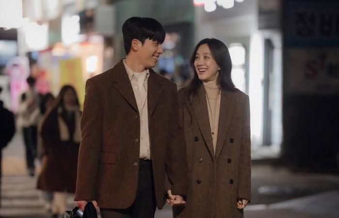 Wi Ha Joon e Jung Ryeo Won vanno felicemente mano nella mano in “The Midnight Romance In Hagwon”