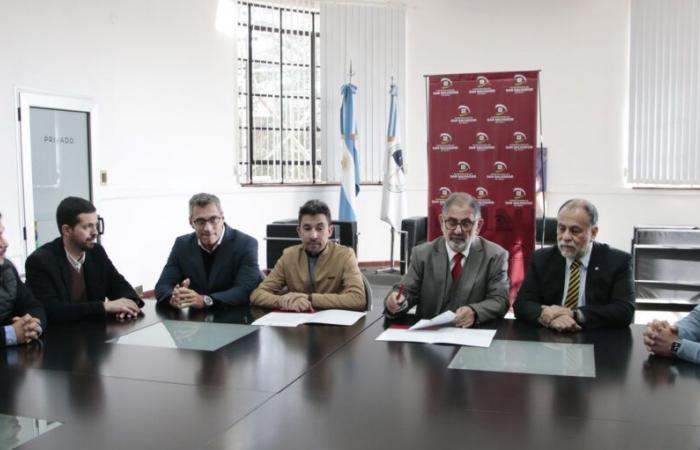Il sindaco Jorge ha firmato un accordo per l’installazione di un nuovo ufficio dell’anagrafe civile nell’Alto Comedero