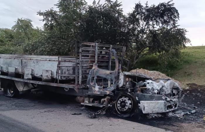 Hanno dato fuoco ad un veicolo cisterna sulla strada Hobo-Yaguará a Huila