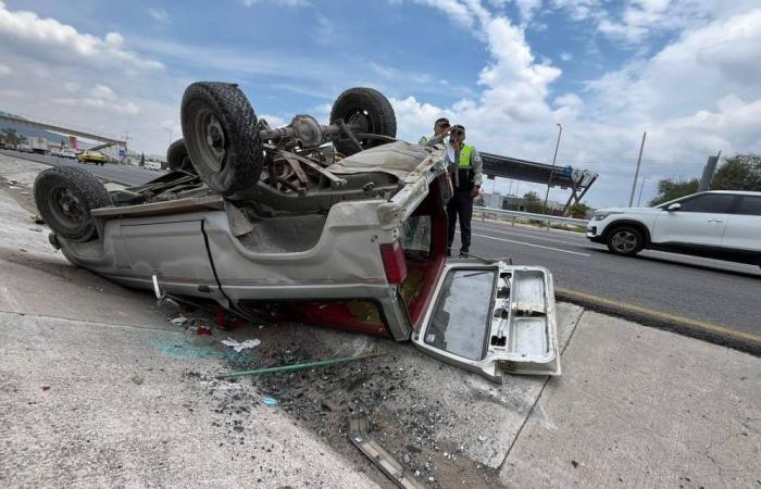Camion si ribalta a causa di una buca sull’autostrada Querétaro-San Luis Potosí – Diario de Querétaro