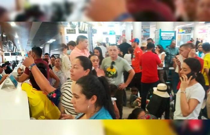 I passeggeri hanno protestato contro la cancellazione di un volo all’aeroporto di Santa Marta