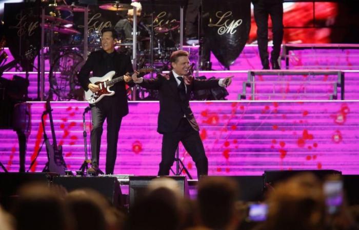 Luis Miguel scatena la follia nel suo straordinario concerto a Córdoba, prima tappa del suo tanto atteso tour in Spagna
