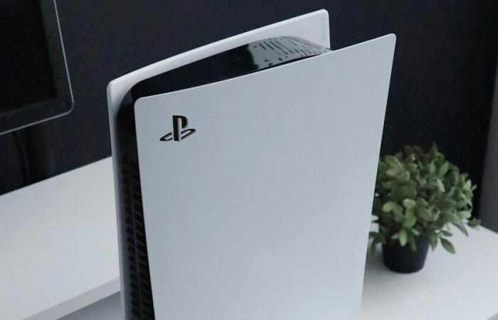 Acquistare una PlayStation 5 economica per giocare senza sosta quest’estate è possibile presso il MediaMarkt Outlet
