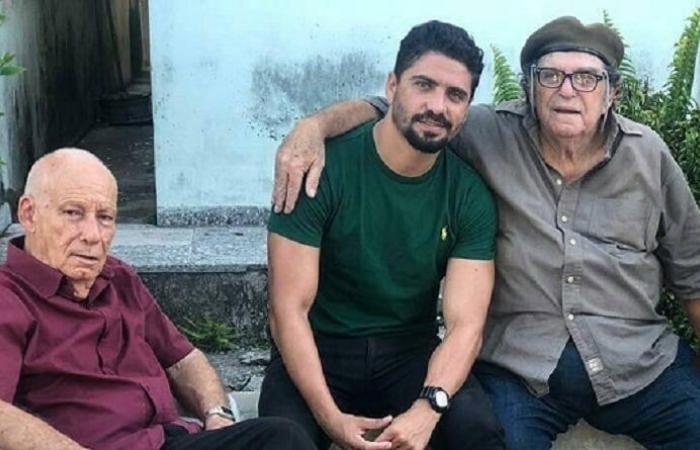 La foto di un altro attore che lascia Cuba diventa virale sui social network