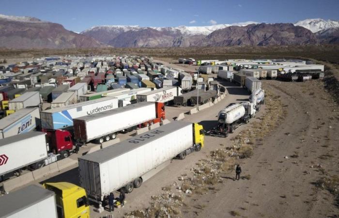 Il responsabile di Aprocam ha assicurato che ci sono 4.000 camion in attesa di entrare in Cile