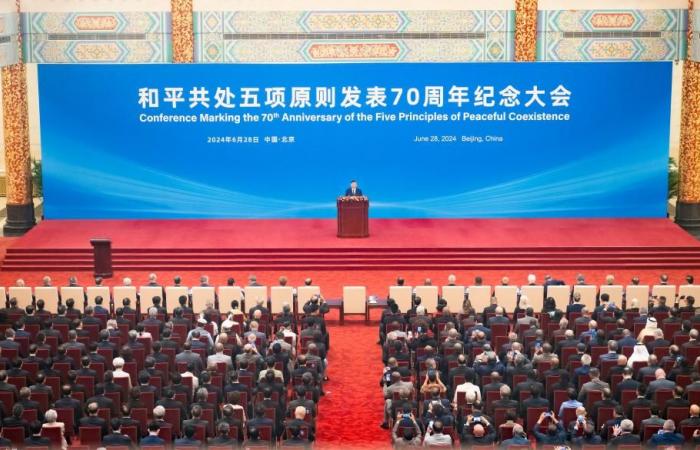 Xi tiene il discorso alla Conferenza commemorativa del 70° anniversario dei cinque principi della coesistenza pacifica