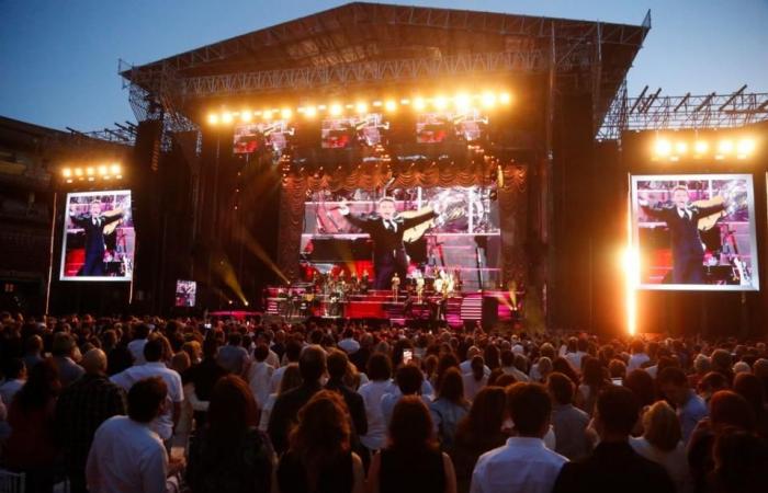 Luis Miguel scatena la follia nel suo straordinario concerto a Córdoba, prima tappa del suo tanto atteso tour in Spagna