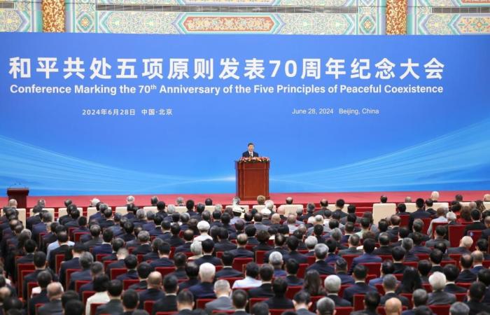 Xi tiene il discorso alla Conferenza commemorativa del 70° anniversario dei cinque principi della coesistenza pacifica