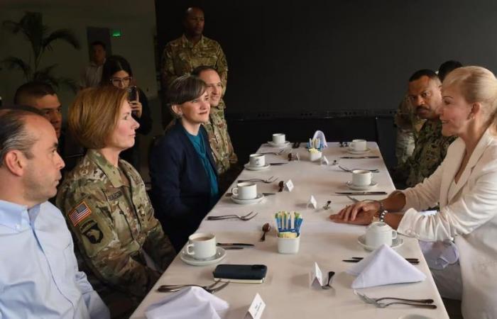 Il governatore della Valle del Cauca ha incontrato gli alti comandanti militari statunitensi