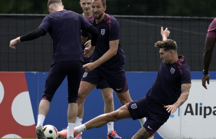 Tra le critiche per la scarsa prestazione in Coppa dei Campioni, l’Inghilterra affronta la Slovacchia