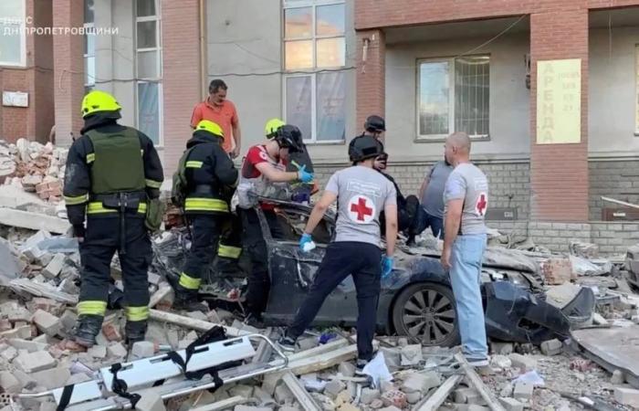 Almeno un morto e nove feriti dopo un attacco russo a un edificio residenziale a Dnipro