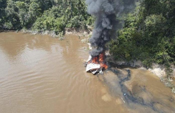 La forza pubblica distrugge macchinari minerari illegali a Chocó