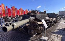 Uno dei carri armati ucraini M1A1 Abrams catturati dalle forze di terra russe è in mostra a Mosca