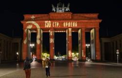 Il giorno in cui la Porta di Brandeburgo era di nuovo rossa | Hanno hackerato l’illuminazione di Berlino e proiettato i simboli dell’URSS