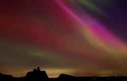 Abbagliante spettacolo dell’aurora boreale in tutto il Regno Unito, gli skywatcher statunitensi attendono di assistere all’affascinante Aurora