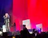 Vince Neil cade sul palco durante il concerto dei Mötley Crüe (video)