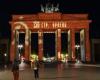 Il giorno in cui la Porta di Brandeburgo era di nuovo rossa | Hanno hackerato l’illuminazione di Berlino e proiettato i simboli dell’URSS