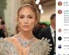 Solo Jennifer Lopez può indossare un abito composto da 2,5 milioni di perle e 800 ore di ricamo.