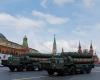 Putin ha mostrato i suoi missili alla parata del Giorno della Vittoria e ha detto che le forze nucleari russe sono “sempre in allerta”