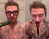 David Beckham rileva l’Instagram della moglie Victoria e condivide il video della sua routine mattutina per la cura della pelle a torso nudo