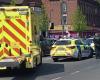 Un uomo, 22 anni, accusato di omicidio dopo che una donna sulla sessantina è stata accoltellata a morte in una strada di Londra