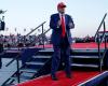 Trump guida i suoi sostenitori con canti volgari al raduno di Jersey Shore