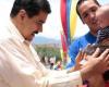 Maduro si congratula con i genitori per la loro giornata