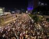 Manifestazione di massa contro Benjamin Netanyahu a Tel Aviv