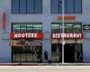 La controversa catena Hooters chiude decine di negozi negli Stati Uniti